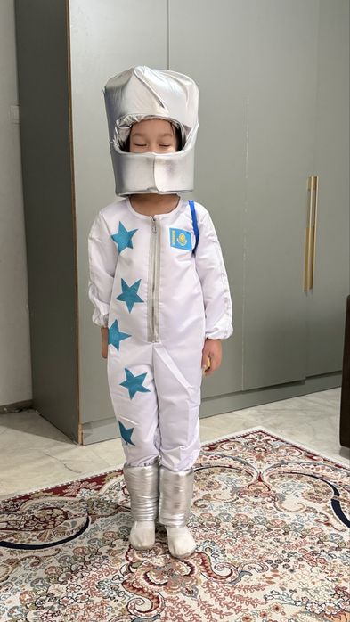 Продам Костюм космонавта