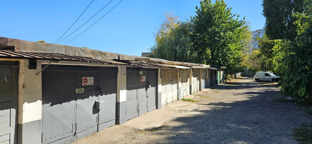 Garaj + Teren (Proprietate Privata) – Zona Cornisa Bistritei