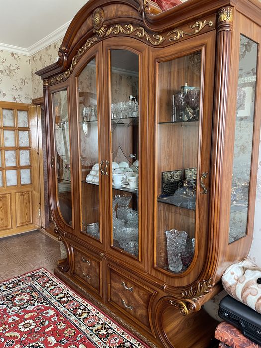 Продам камод с зерколом и горку