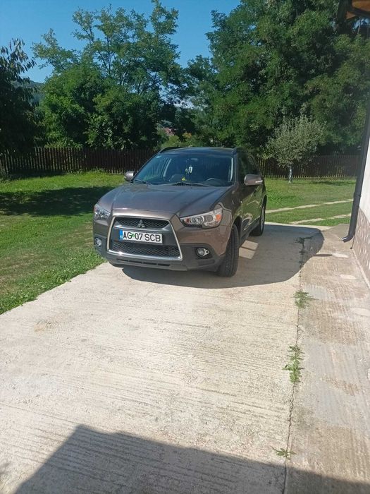 Vând mithubisi asx an 2011