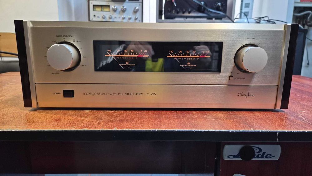 Amplificator Accuphase E-305