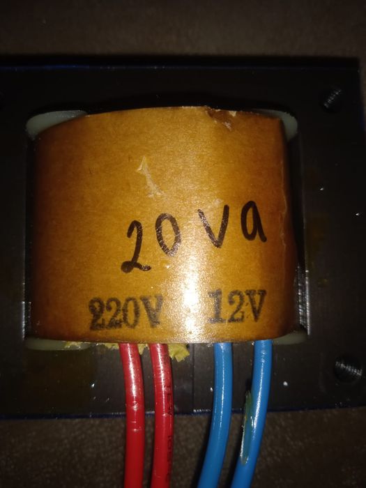 Продам трансформатор 220вольт, выхол 12вольт мощность 20ват