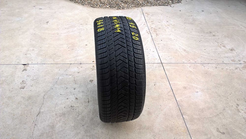 O anvelopa de iarna 275 45 20 pirelli scorpion winter profil 7,5 mm