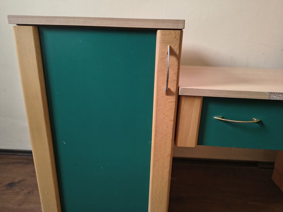 Тоалетка с огледало