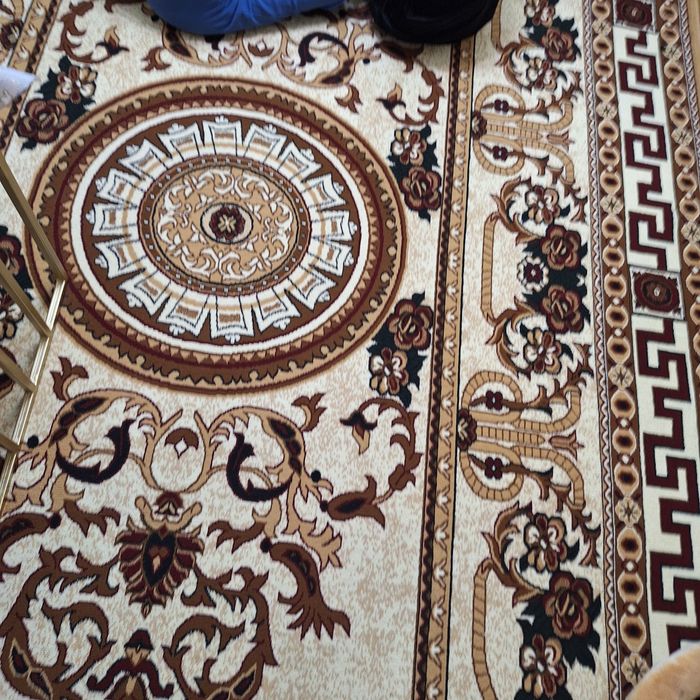 Продаётся ковёр новый