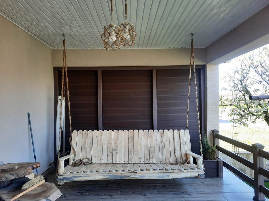 Balansoar suspendat, foișoare, terase, cabane