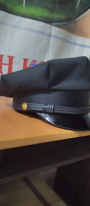 Фуражки черные , новые