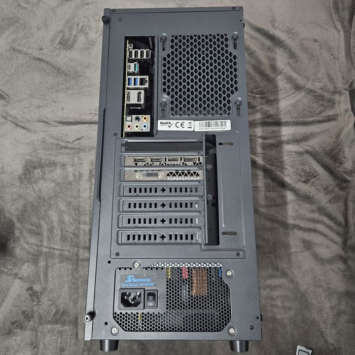 Vând calculator gaming