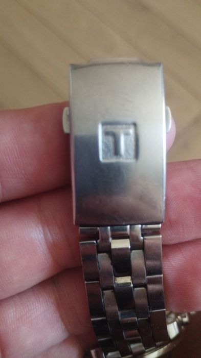Продам часы Tissot
