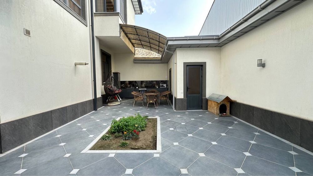 Продается Таунхаус. 3 сотки. Дустлик.