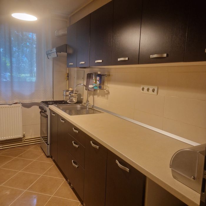 Vand apartament 3 camere. Micro 5 , zona balaban .