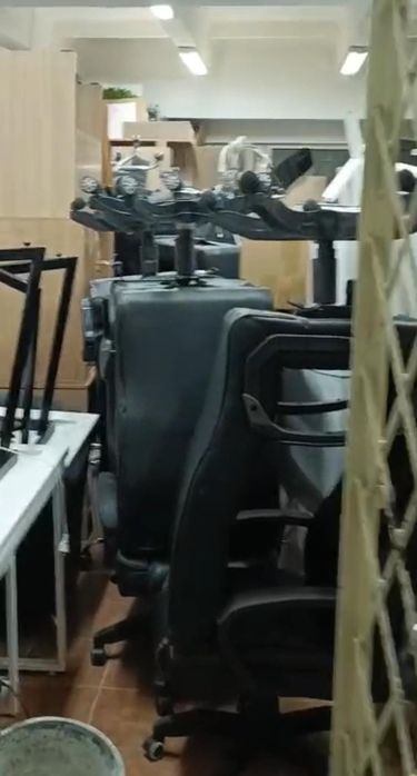 Прдам офисные кресла