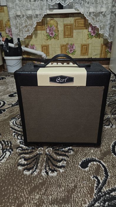 Гитарный комбоусилитель