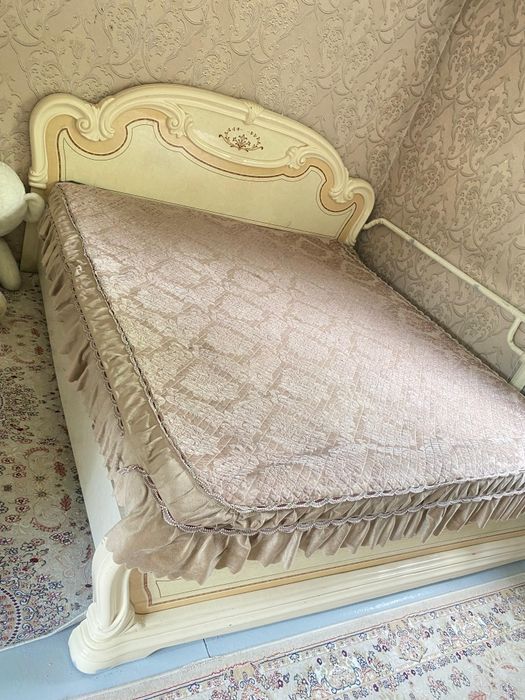 Спальный кровать