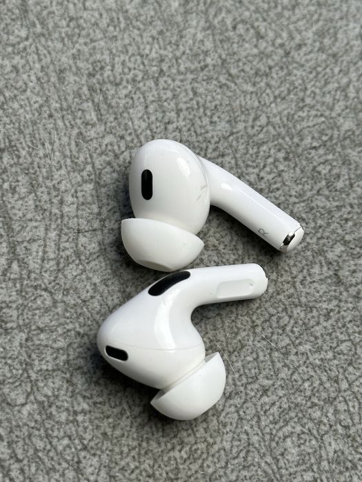 Apple AirPods Pro 2 lightning