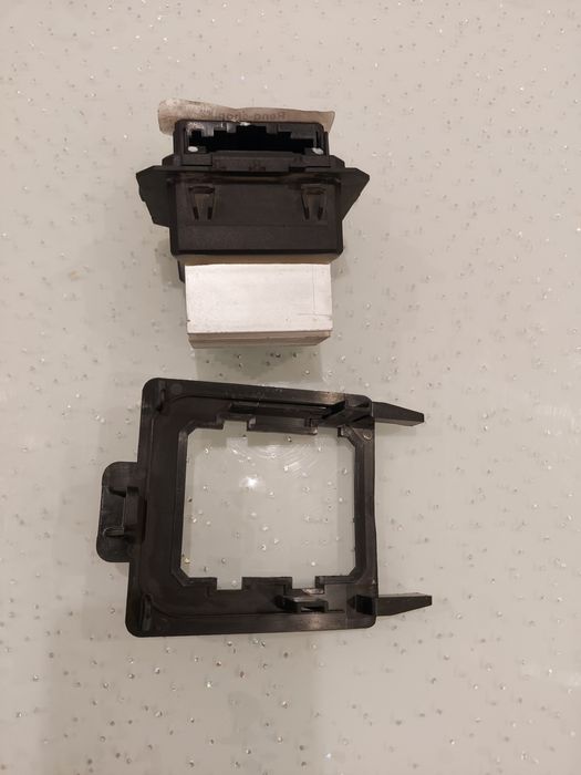 Продам резистор отопителя Рено