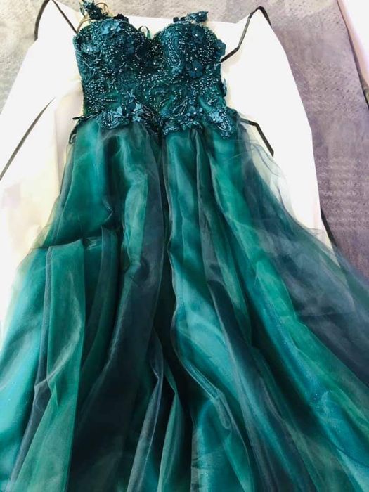 Красива бална рокля