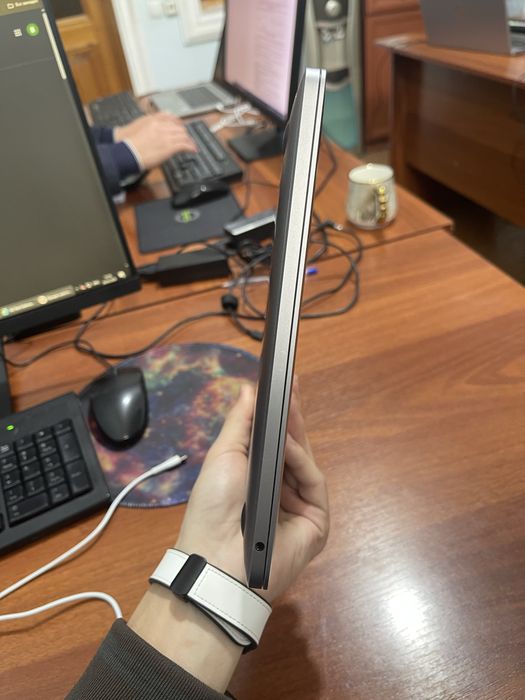 MacBook Pro 2020 13inch 10/9 holati