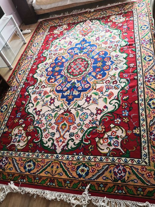 Продавам Нов Котленски килим Медальона