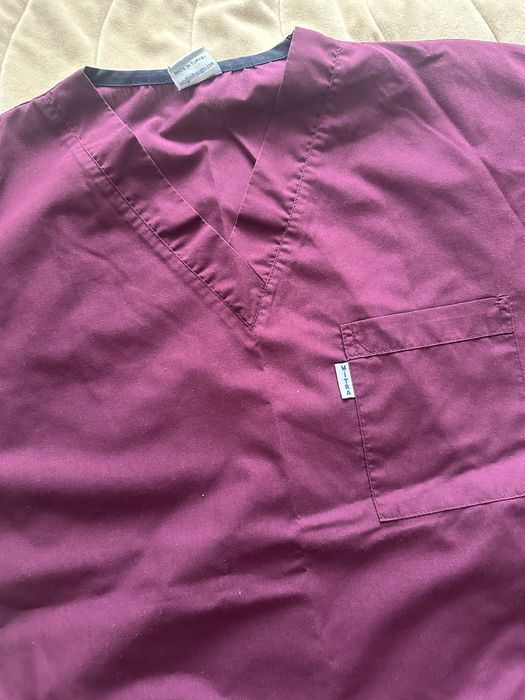 Дамски лилав медицински екип