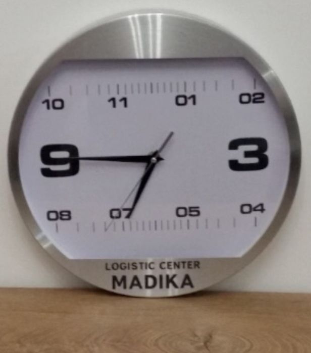 Стенен часовник с алуминиев корпус