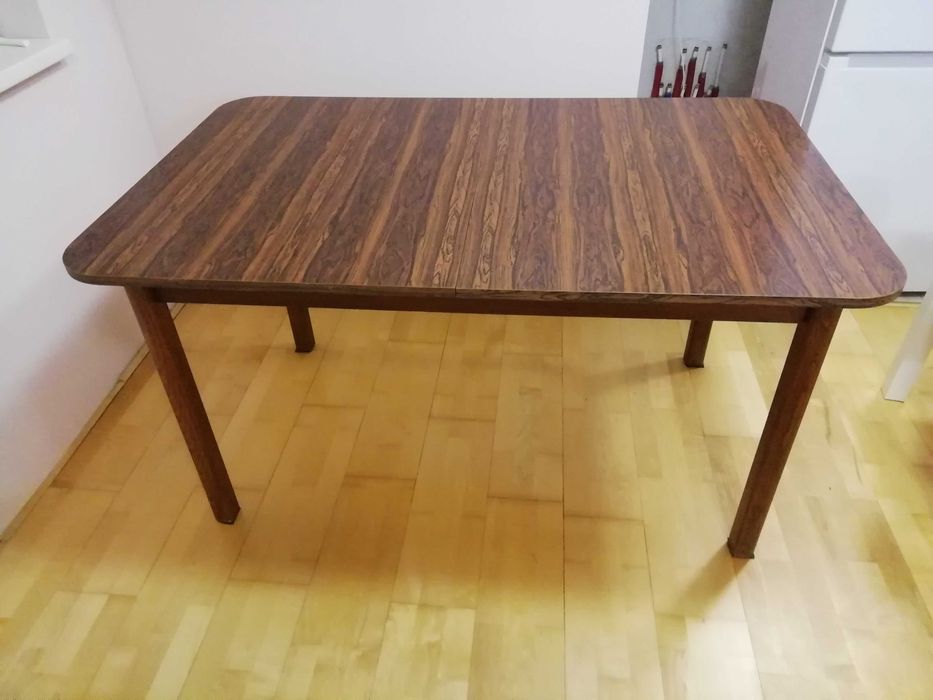 Масивна дървена разтегателна маса