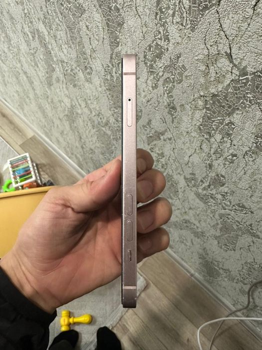 Продам iPhone 13