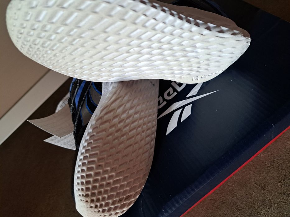 Vand adidasi Reebok