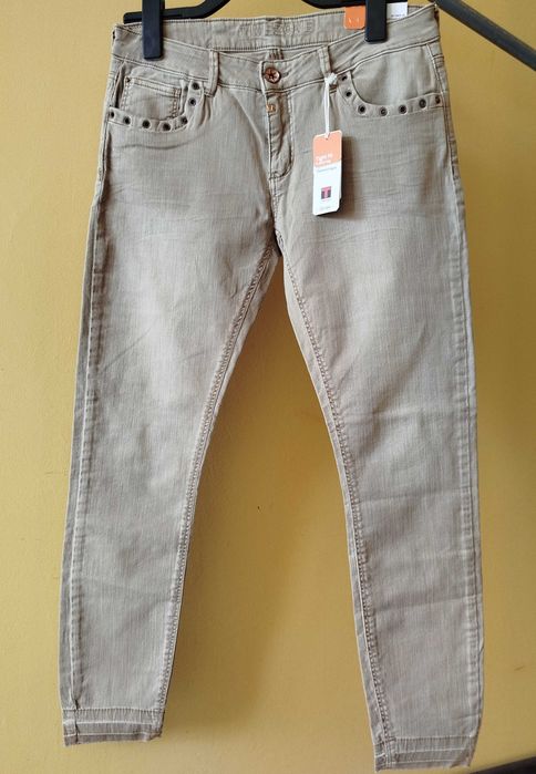 модерни, къси, вталени- tight fit x-slim leg, US размер - W29- бежов