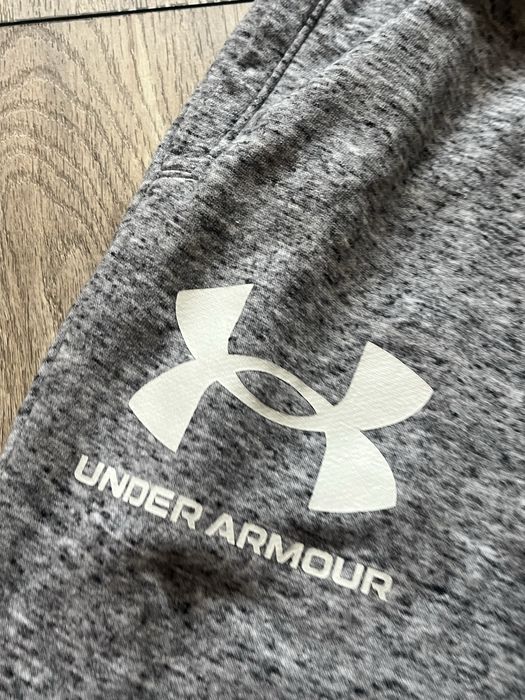 Under Armour USA  : спортно долнище размер М / Оригинал