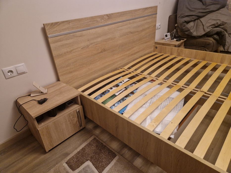 Vând pat cu saltea nouă