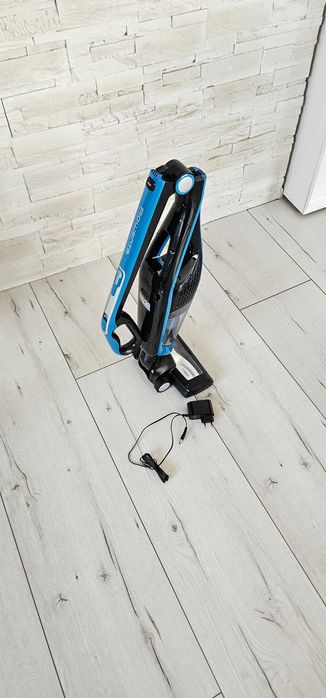 Продавам вертикална прахосмукачка ROWENTA Dual force 2 in 1