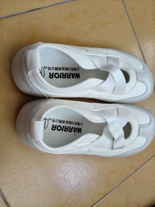 продам кроссовки