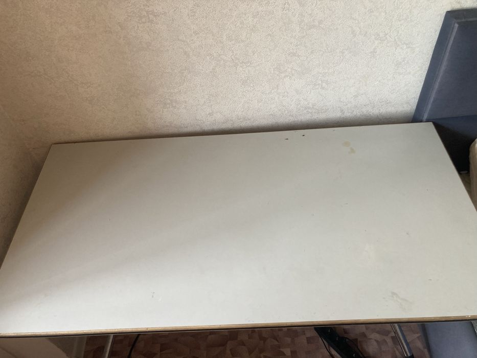 Стол складной на колесах