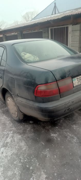 Продам тойоту карину