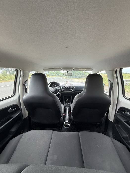 Volkswagen Up 2019 benzină, 4.851 € — imagine 4