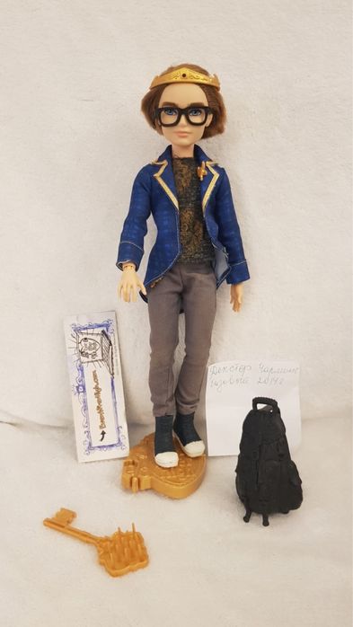 Продавам комплект от 7 кукли  Ever After High