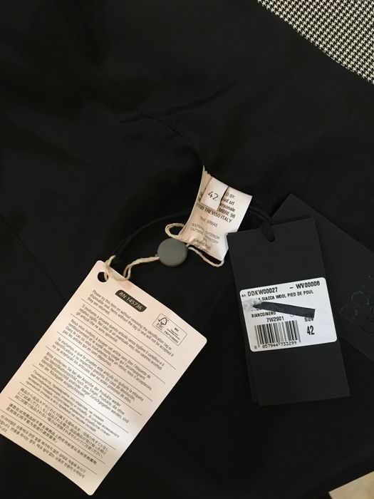 Янги. Новый. Пиджак. 100% тонкая шерсть. Италия.