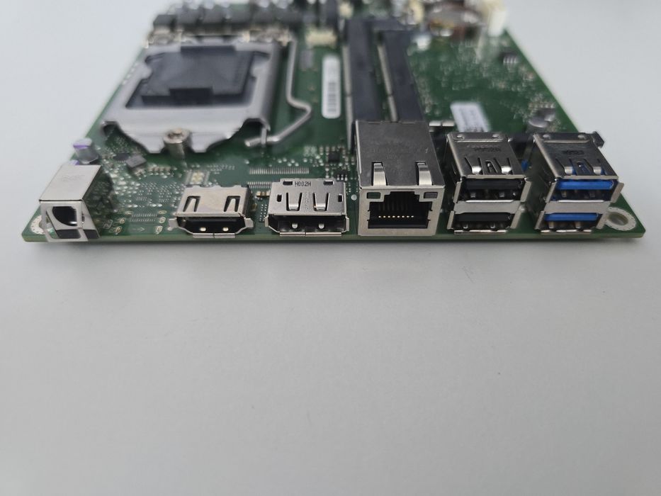 Placa de baza FUJITSU D3654-B Mini-STX Procesor i5 8400 16 gb ram