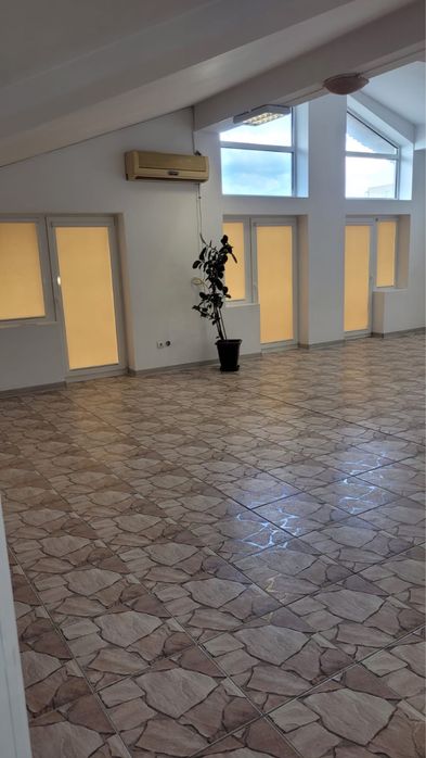 Inchiriez spatiu comercial Stradal open space 130mp sector 5 renovat !