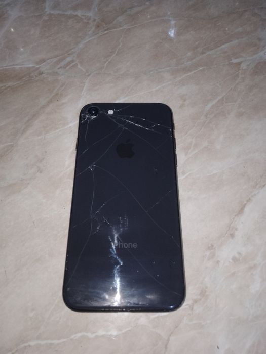 iPhone 8 64ГБ срочно