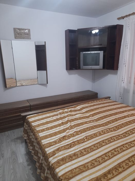 Inchiriez apartament cu 3 camere