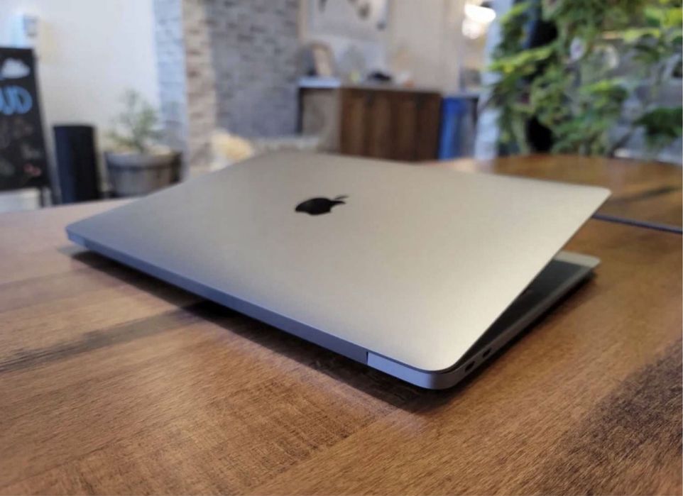13” Macbook Air 2021 • 97 % Bateria • 256 gb