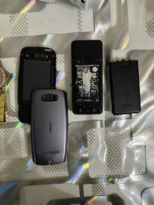 Часы, телефоны, наушники (на запчасти)