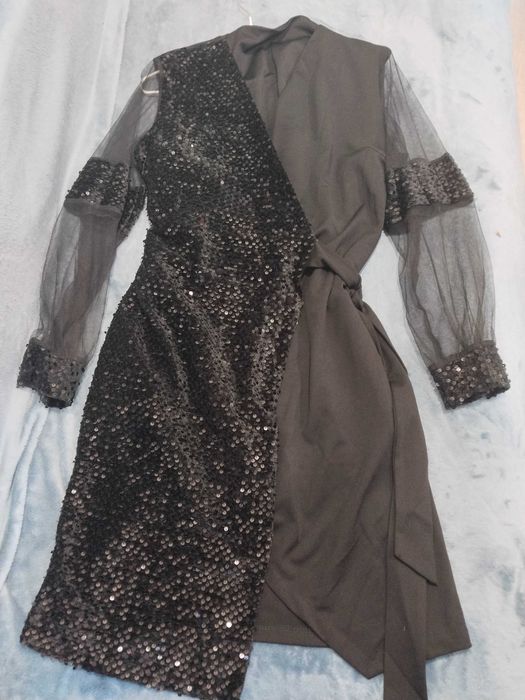 Вечернее черное платье