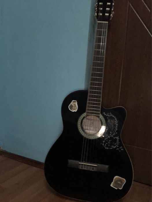 Chitara clasica neagra