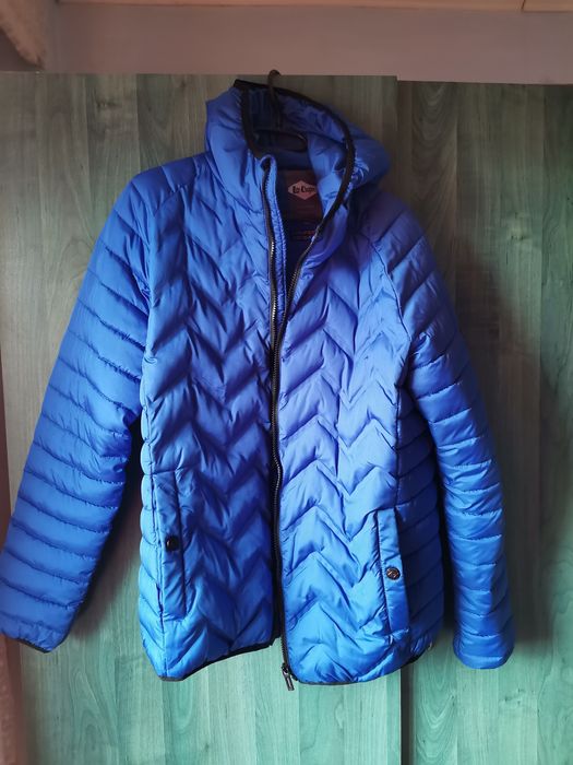 Vând geaca Lee cooper