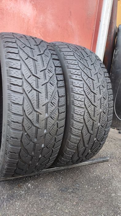 2бр. зимни гуми 205/50/17 Kormoran 
dot21
7.5mm
Много добро състояние