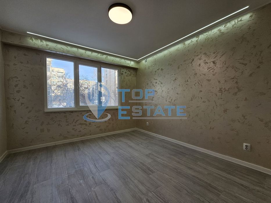 Тристаен ремонтиран апартамент с две спални в квартал Пролет, Горна О