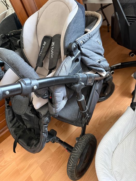 Продам коляску 3 в 1